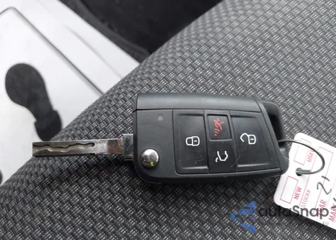 2021 Volkswagen Jetta 1.4T R-Line/1.4T S/1.4T Se z USA, uszkodzony, nr VIN 3VWC57BU9MM015555